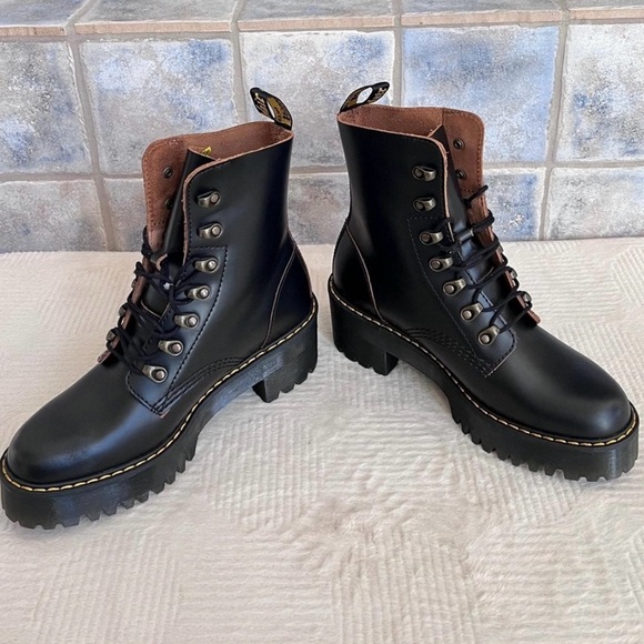 NEW Womens Size 6 Dr. Martens Leona Sendal Leather Heeled Lace Up Black Boots - Picture 6 of 8